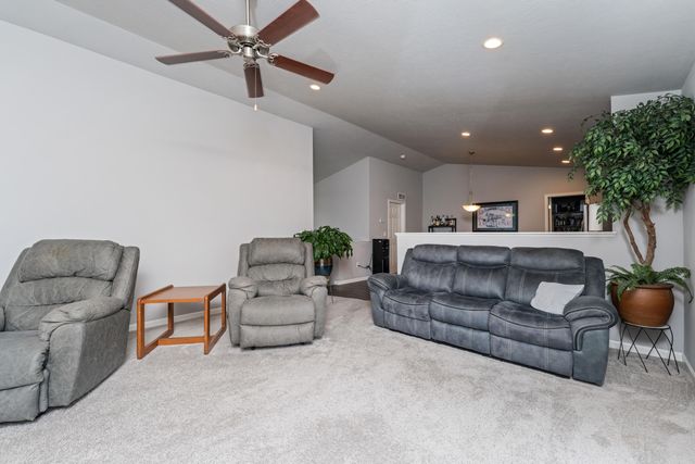 1710 Burr Pond Lane, Vicksburg, MI 49097