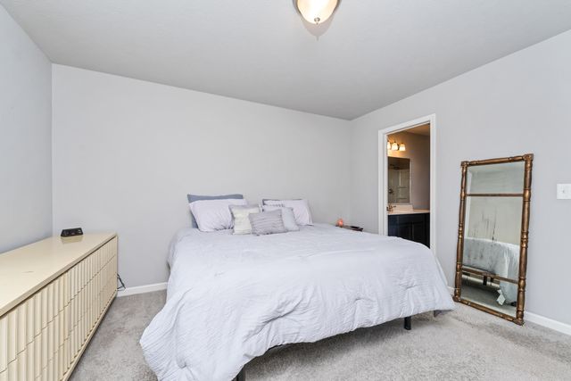 1710 Burr Pond Lane, Vicksburg, MI 49097