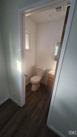 220 E 9th Street, Bakersfield, CA 93307