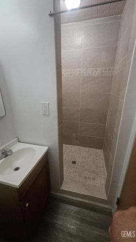 220 E 9th Street, Bakersfield, CA 93307