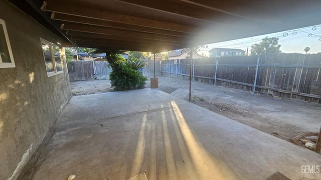 220 E 9th Street, Bakersfield, CA 93307