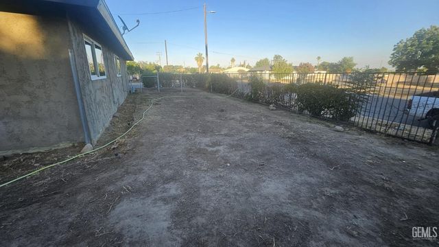 220 E 9th Street, Bakersfield, CA 93307