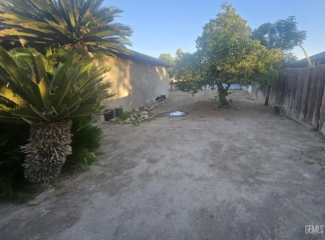 220 E 9th Street, Bakersfield, CA 93307