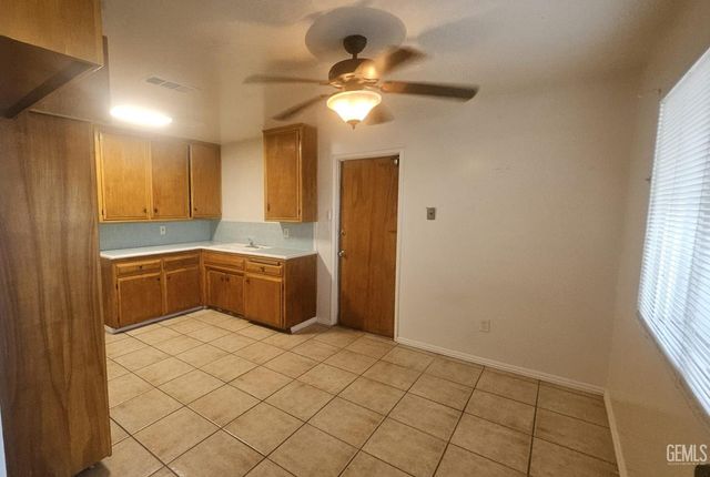 220 E 9th Street, Bakersfield, CA 93307