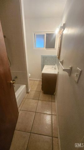 220 E 9th Street, Bakersfield, CA 93307