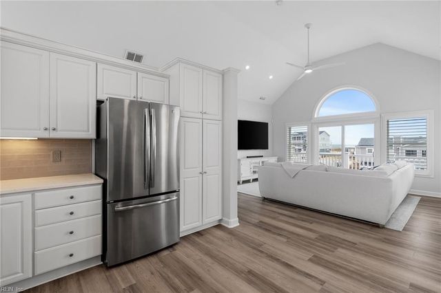 3252 Sandpiper RD, Virginia Beach, VA 23456