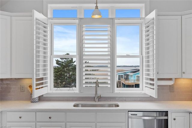 3252 Sandpiper RD, Virginia Beach, VA 23456