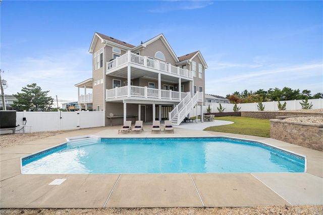 3252 Sandpiper RD, Virginia Beach, VA 23456