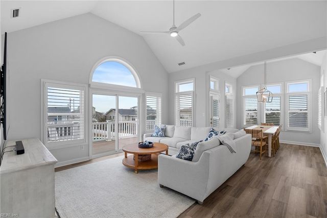 3252 Sandpiper RD, Virginia Beach, VA 23456