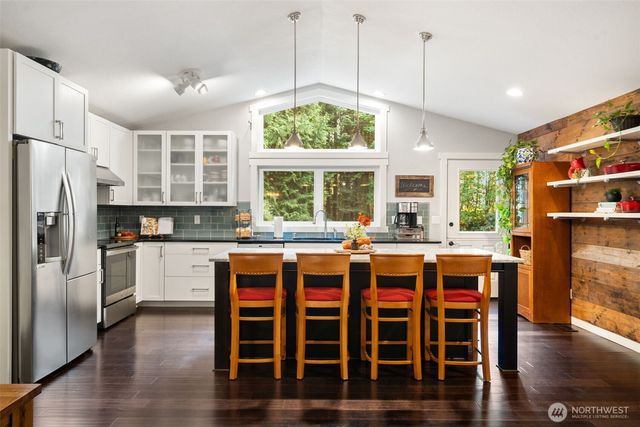 21337 Eagle Sky Place, Poulsbo, WA 98370