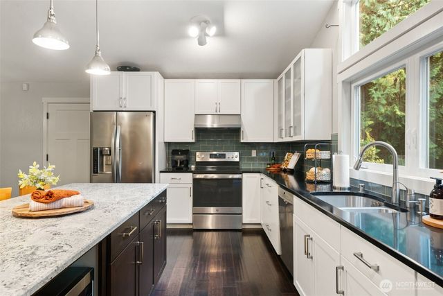 21337 Eagle Sky Place, Poulsbo, WA 98370