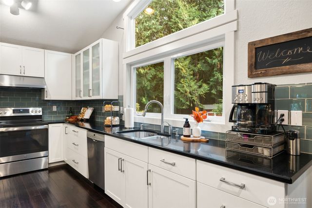 21337 Eagle Sky Place, Poulsbo, WA 98370
