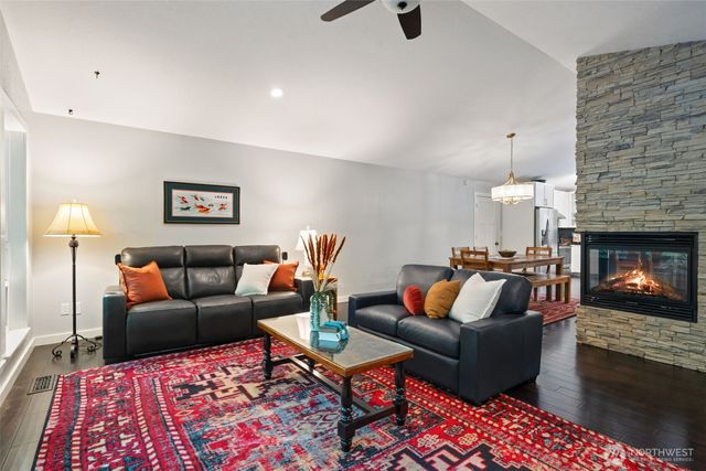 21337 Eagle Sky Place, Poulsbo, WA 98370