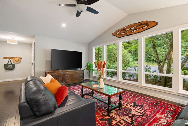 21337 Eagle Sky Place, Poulsbo, WA 98370
