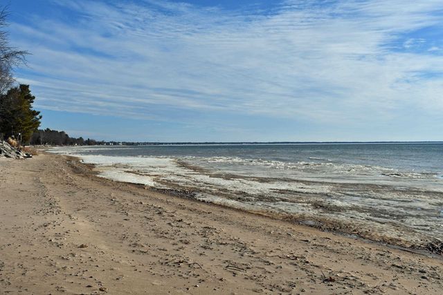 1197 S Bay Drive, Tawas City, MI 48763