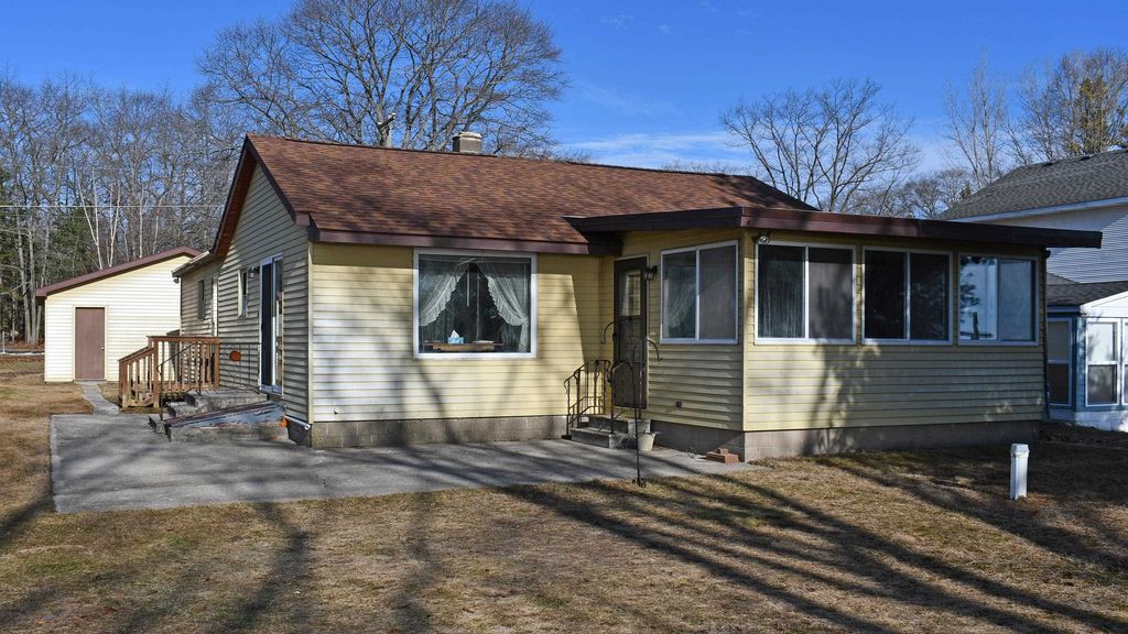1197 S Bay Drive, Tawas City, MI 48763