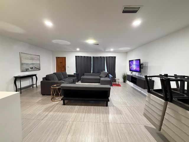 17390 NE 22nd Avenue, North Miami Beach, FL 33160