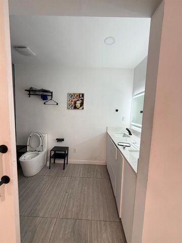 17390 NE 22nd Avenue, North Miami Beach, FL 33160