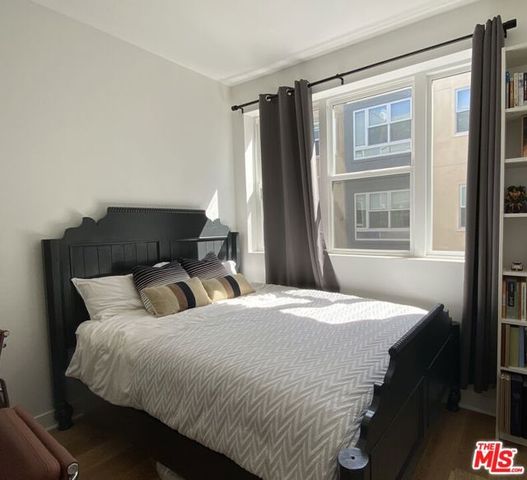 2753 Waverly Drive 801, Los Angeles, CA 90039