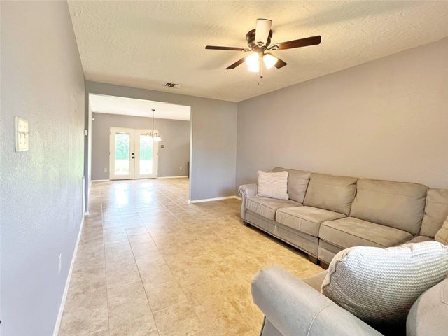 16914 David Glen Drive, Friendswood, TX 77546