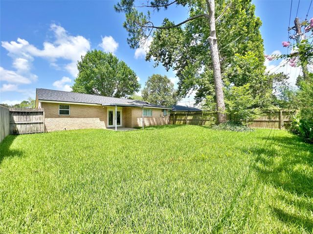 16914 David Glen Drive, Friendswood, TX 77546