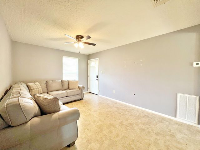 16914 David Glen Drive, Friendswood, TX 77546