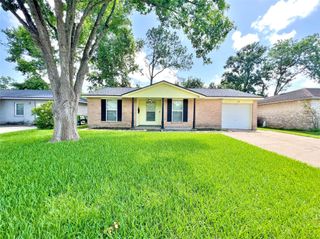 16914 David Glen Drive, Friendswood, TX 77546