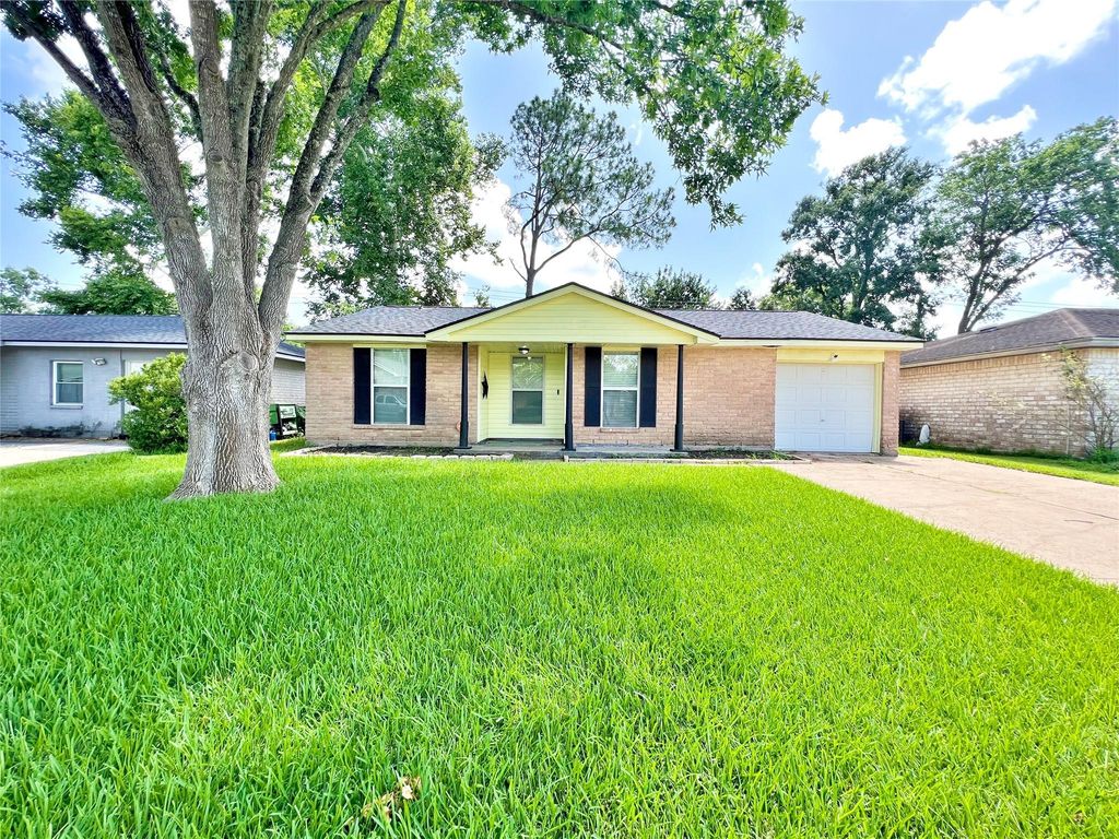 16914 David Glen Drive, Friendswood, TX 77546