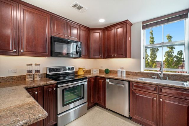 49002 Cinnamon Fern Common 402, Fremont, CA 94539