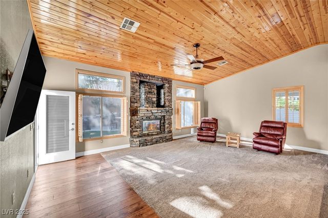 7464 Grassy Field Court, Las Vegas, NV 89131