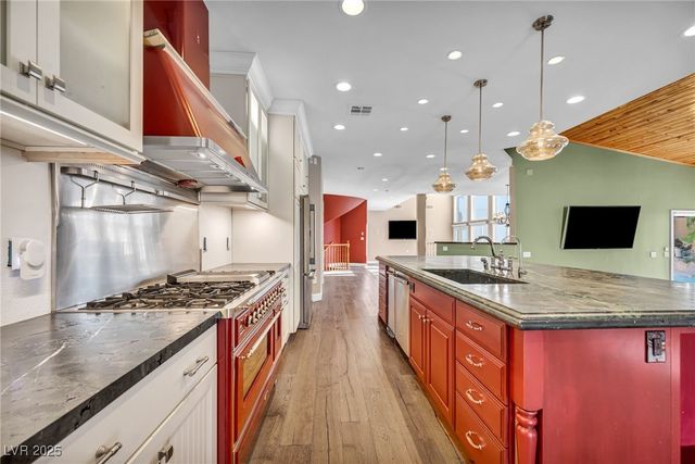 7464 Grassy Field Court, Las Vegas, NV 89131