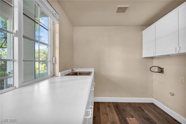 7464 Grassy Field Court, Las Vegas, NV 89131