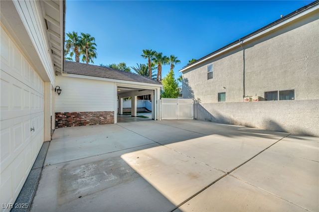 7464 Grassy Field Court, Las Vegas, NV 89131