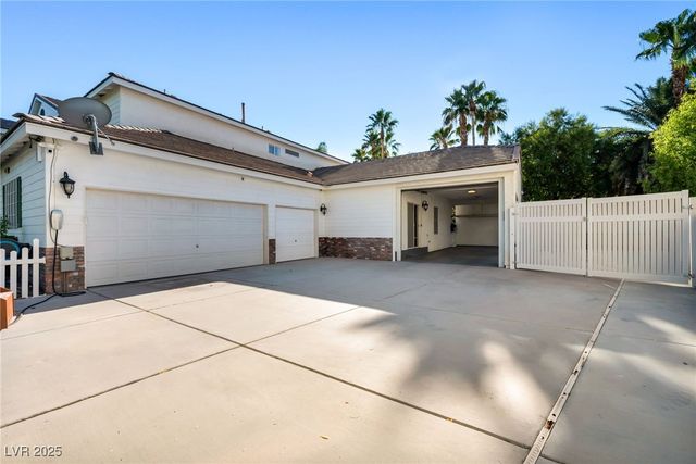 7464 Grassy Field Court, Las Vegas, NV 89131