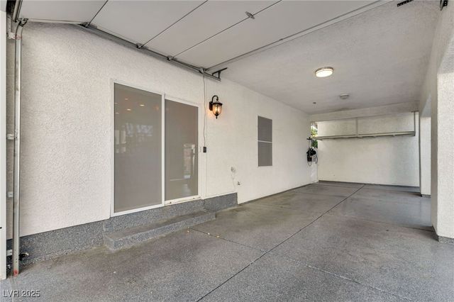 7464 Grassy Field Court, Las Vegas, NV 89131