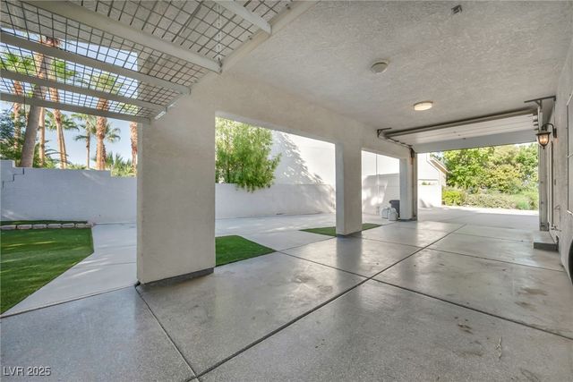 7464 Grassy Field Court, Las Vegas, NV 89131