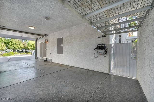 7464 Grassy Field Court, Las Vegas, NV 89131