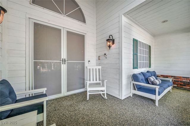 7464 Grassy Field Court, Las Vegas, NV 89131