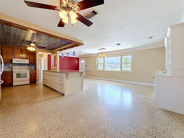 5163 60TH WAY N, Kenneth City, FL 33709