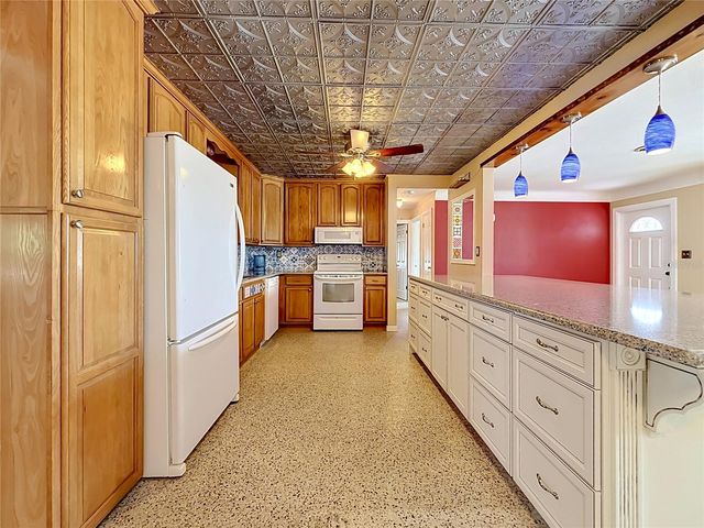 5163 60TH WAY N, Kenneth City, FL 33709