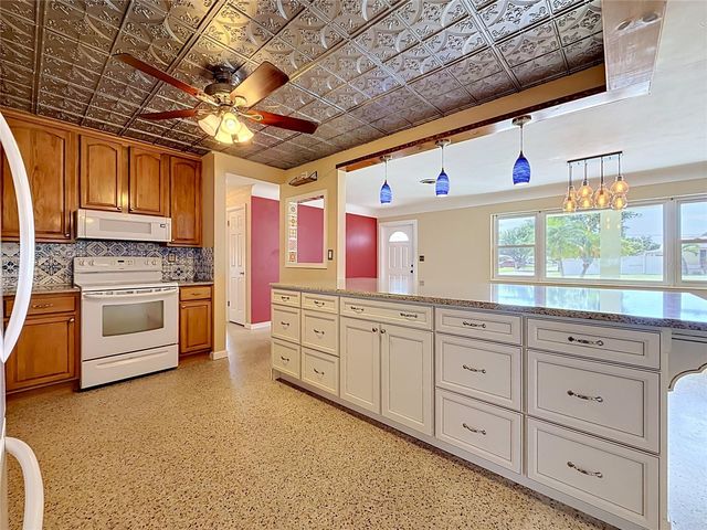 5163 60TH WAY N, Kenneth City, FL 33709