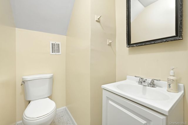 412 N Broadway 27, Yonkers, NY 10701