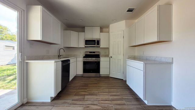 5007 BERNADINE, San Antonio, TX 78220