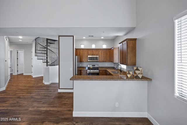 5998 N 78TH Street 2002, Scottsdale, AZ 85250