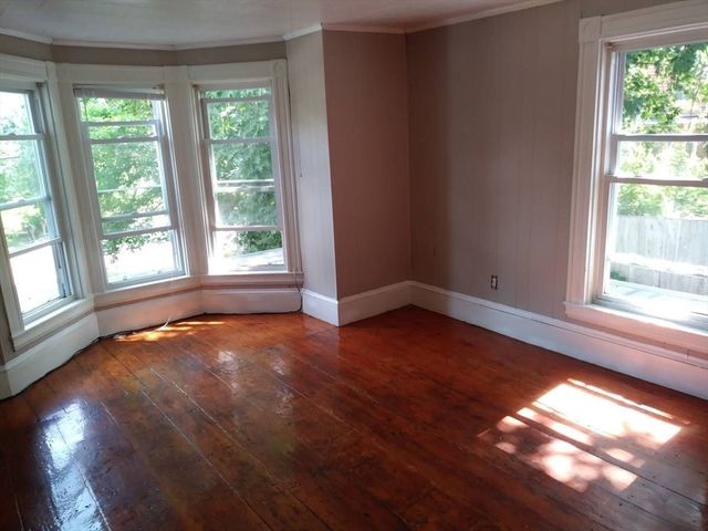 21 Pleasant 2, Upton, MA 01568