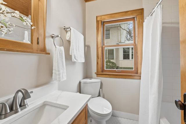 1464 Chelmsford Street, Saint Paul, MN 55108