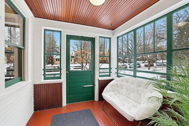 1464 Chelmsford Street, Saint Paul, MN 55108