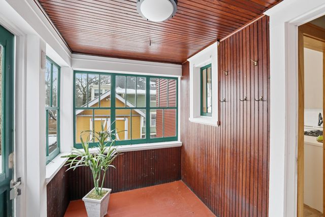 1464 Chelmsford Street, Saint Paul, MN 55108