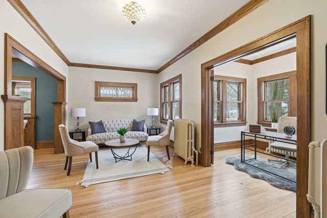 1464 Chelmsford Street, Saint Paul, MN 55108