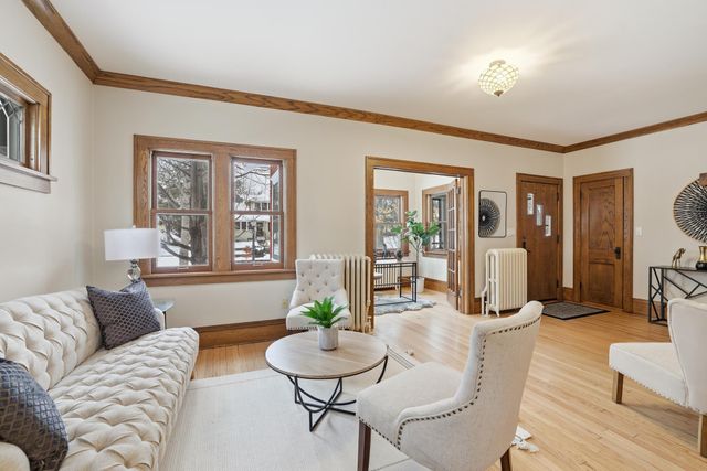 1464 Chelmsford Street, Saint Paul, MN 55108